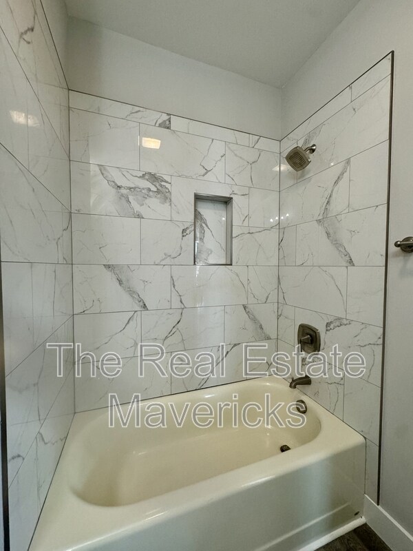 Foto del edificio - 6311 Rosemary Dr