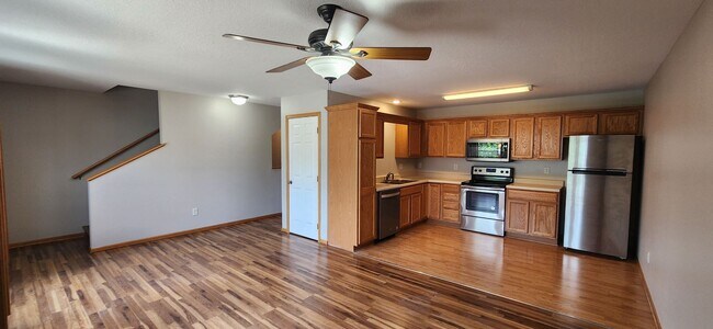 Foto del edificio - 2 bed 2 Bath Town House