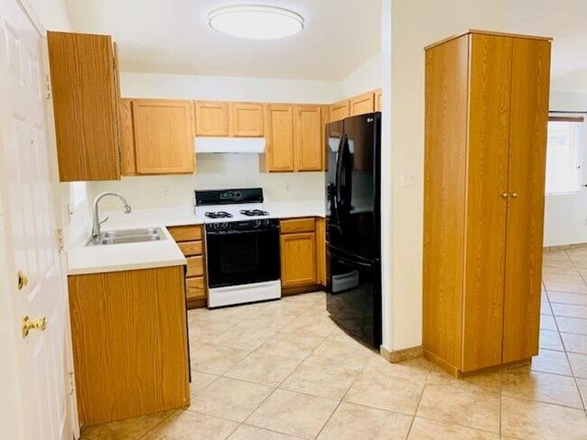 Foto del edificio - Lovely 1460/sf 3 Bedroom  2 Bath  2/CG TH
