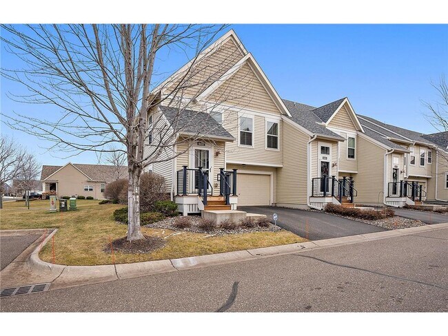 Building Photo - 8411 Forestview Ln N