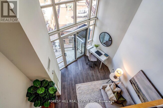 Building Photo - 255 Richmond St E