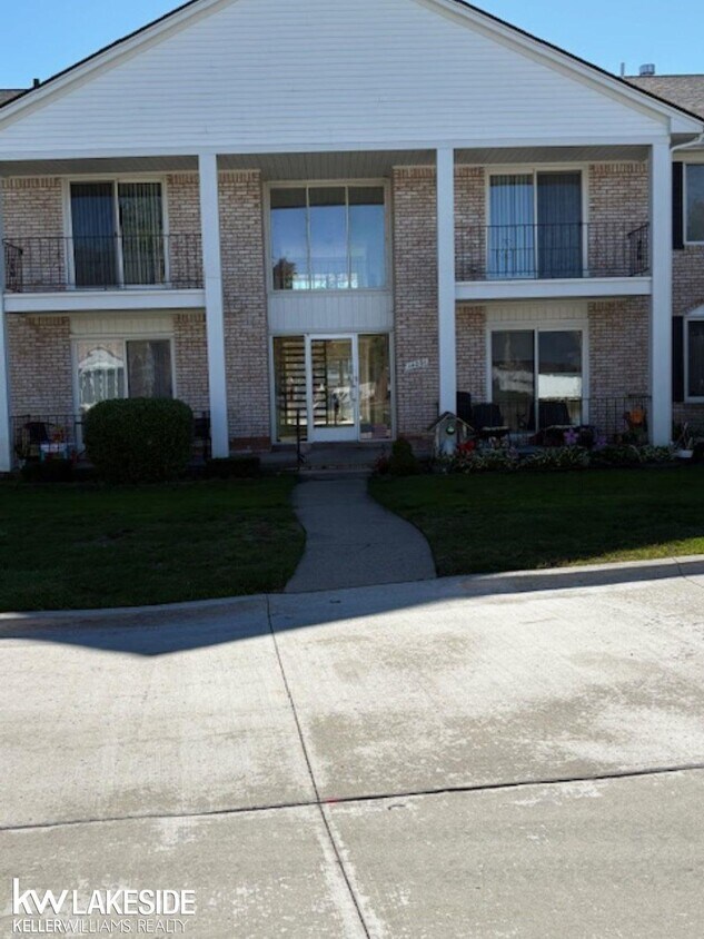 Primary Photo - 14231 Ivanhoe Dr