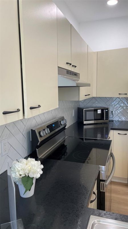 Foto del edificio - 6425 96th Pl S