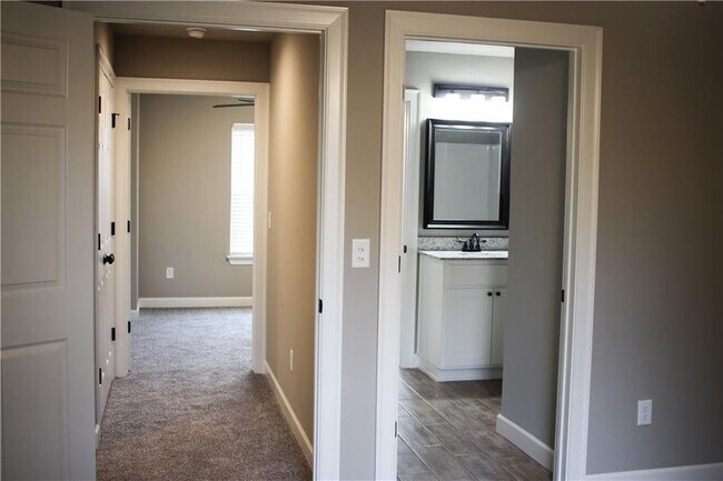 Building Photo - 153 Hall Dr