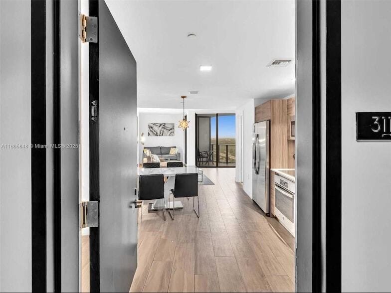 Foto principal - 121 NE 34th St