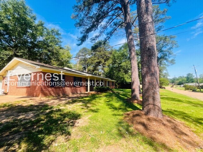 Foto del edificio - 114 Rollingwood Dr