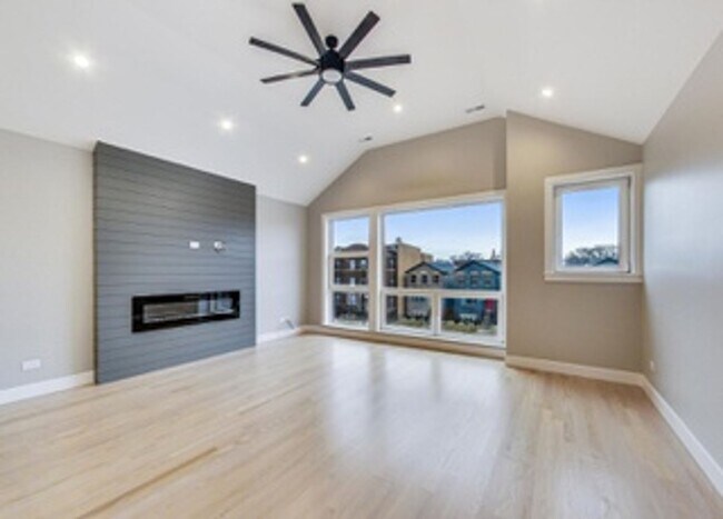 Foto del edificio - Luxury 3b2b condo in Bronzeville