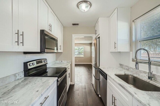 Building Photo - 3 br, 2 bath House - 4841 Emerson Ave S UNIT