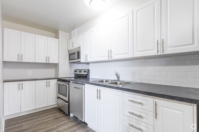1BR, 1BA - 550SF - Cuisine - 2 Quebec