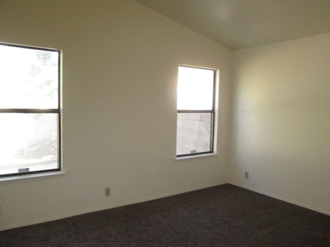 Building Photo - Patio Home At Spain & Morris NE