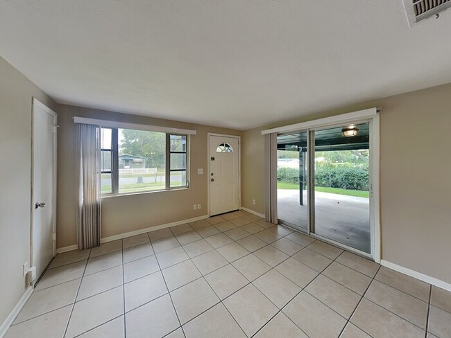 Building Photo - 6150 George Wood Ln W