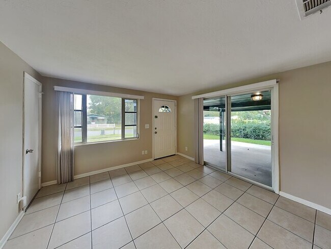 Foto del edificio - 6150 George Wood Ln W