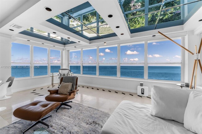 Foto del edificio - 4925 Collins Ave