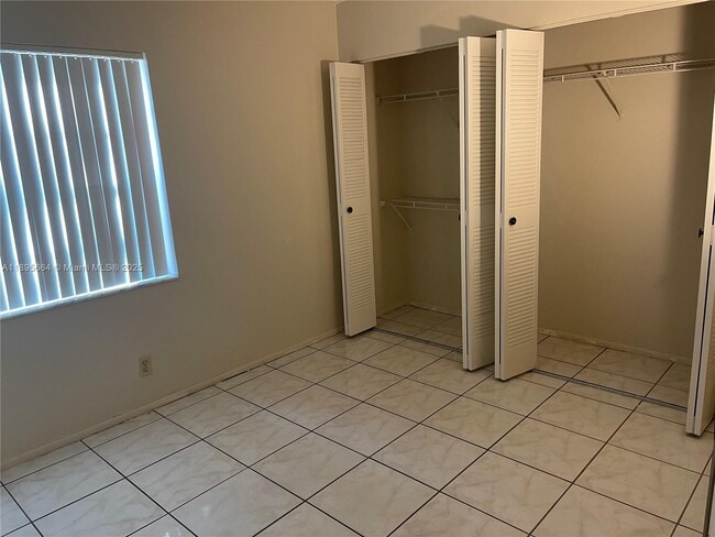 Foto del edificio - 10818 Royal Palm Blvd