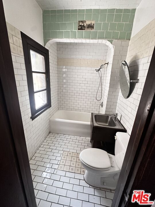 Foto del edificio - 156 N Kenmore Ave