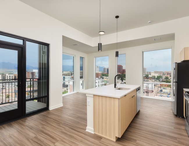 Building Photo - The Hunter