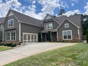 Building Photo - 302 Glencairn Ct
