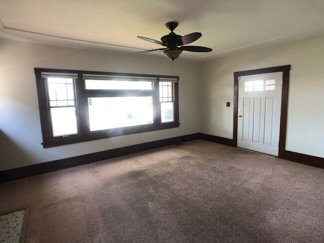 Foto del edificio - Classic Craftsman Style Home