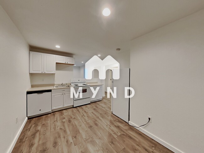 Building Photo - 1212 S 11th St Unit 30