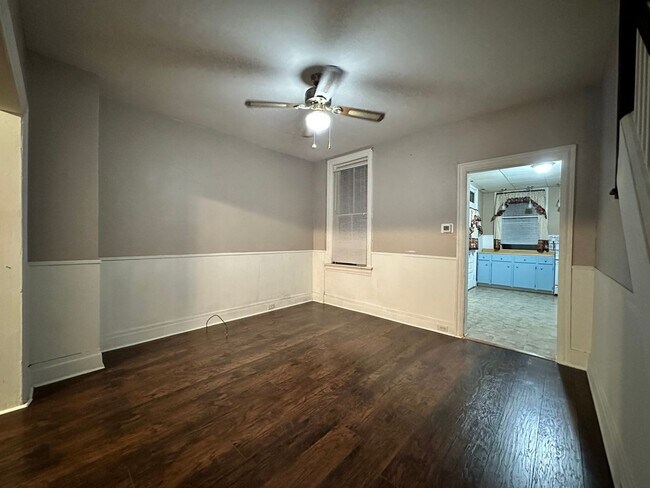 Foto del edificio - 3 bedroom 1 bath row home on quiet street