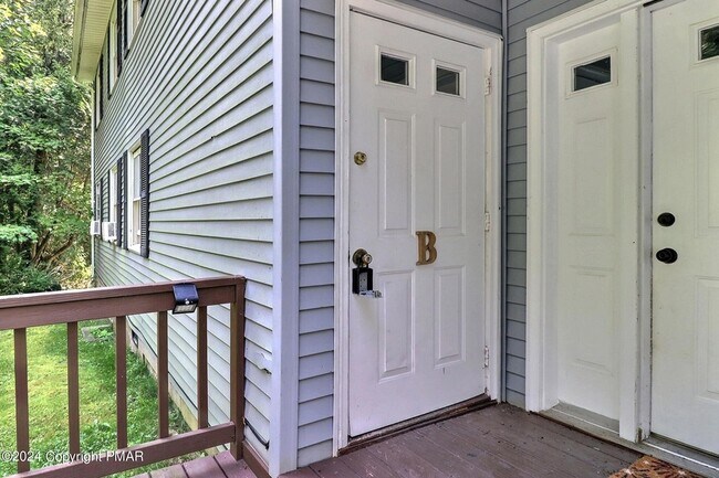 Foto del edificio - 1504 Cherry Lane Rd