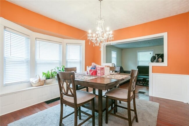 Building Photo - 223 Lincoln Ave