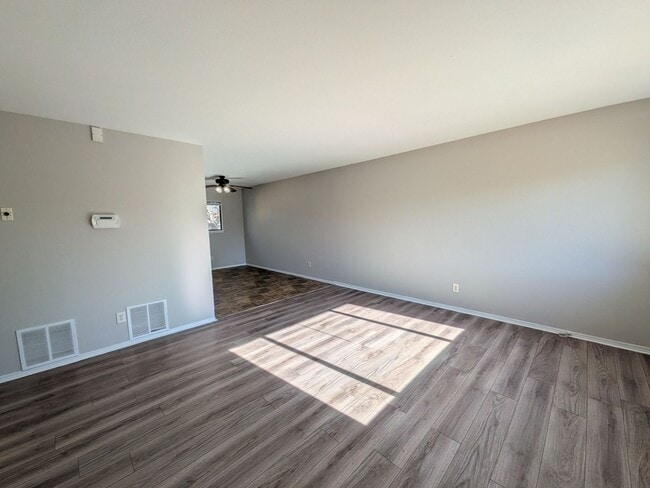 Foto del edificio - 603 W Routt Ave