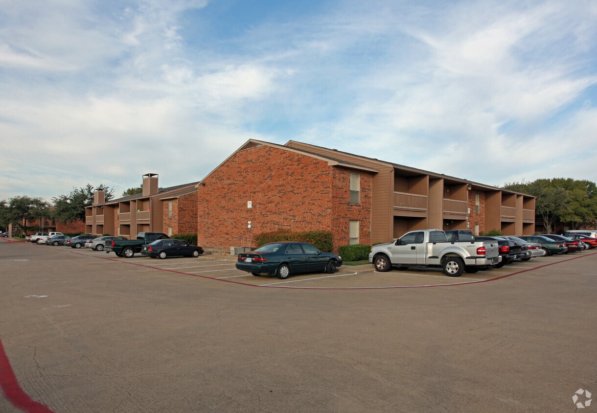 Creekstone Apartments in Dallas, TX