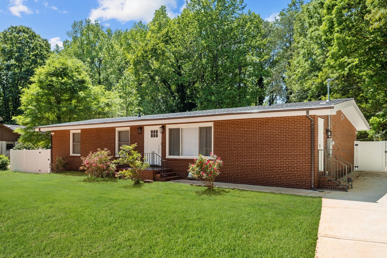 Photo - 8609 Cedarbrook Dr (Charlotte, NC)
