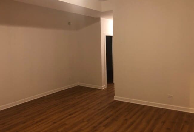 Building Photo - 1021 S Racine Ave