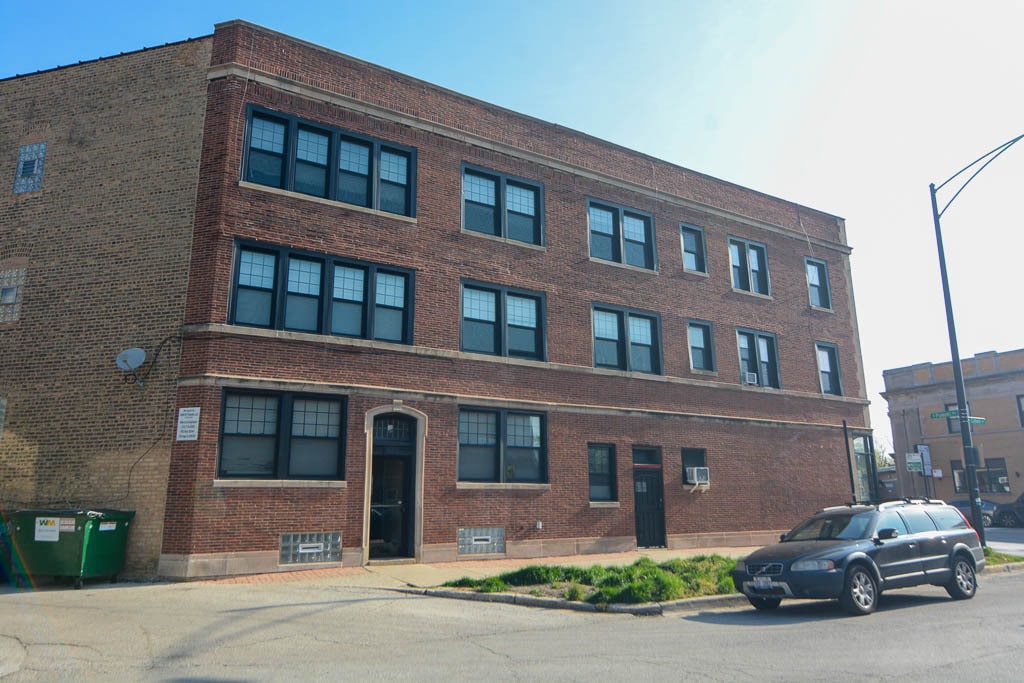 Appealing 1 Bedroom, 1 Bath in Old Irving Condo for Rent in