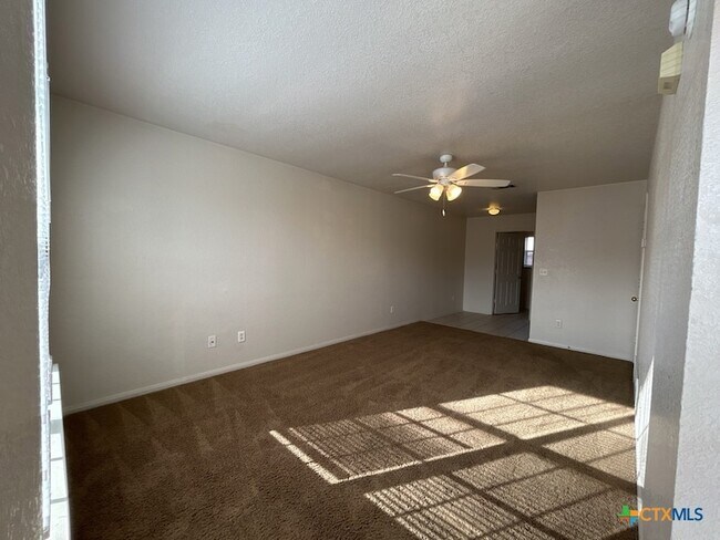 Foto del edificio - 2803 Cantabrian Dr