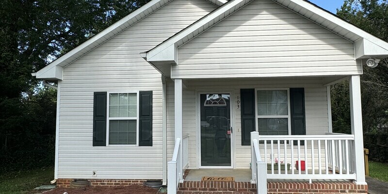 Foto principal - 103 Stratham St