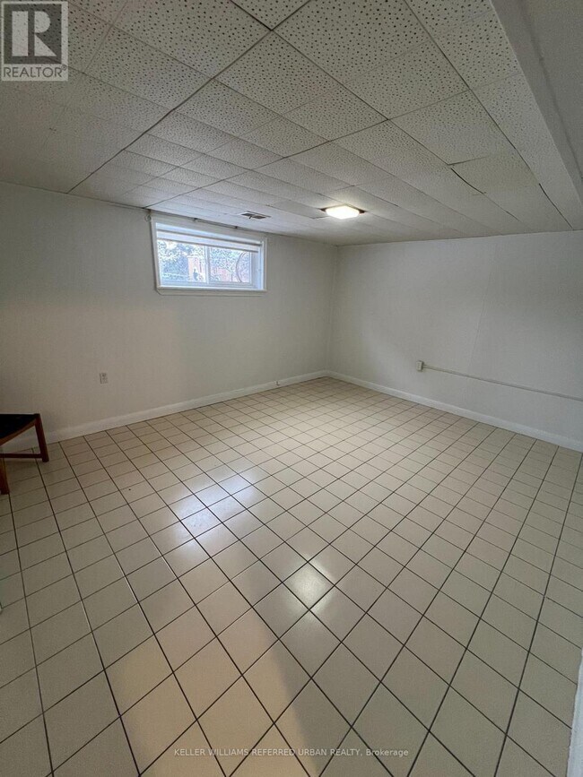 Building Photo - 9 Dalbeattie Ave