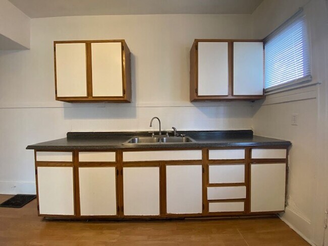 Foto del edificio - 1723-1725 N LIMESTONE