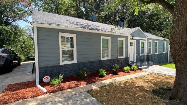 Building Photo - NEWLY RENOVATED IN SOUGHT AFTER HAPEVILLE!...