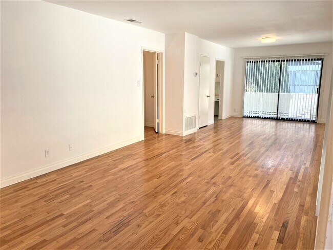 Foto del edificio - 11717 Montana Ave