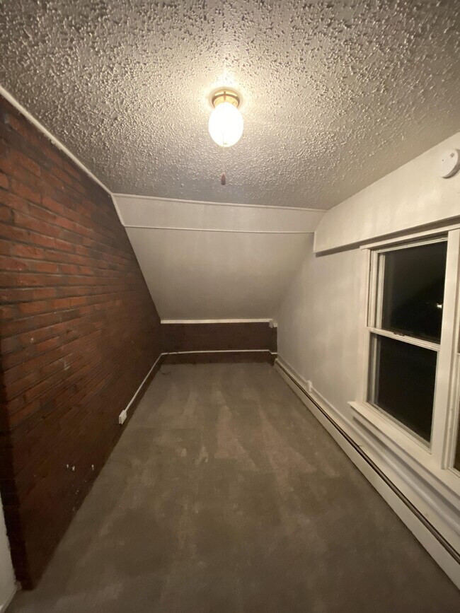 Building Photo - 805 Kayser Ave