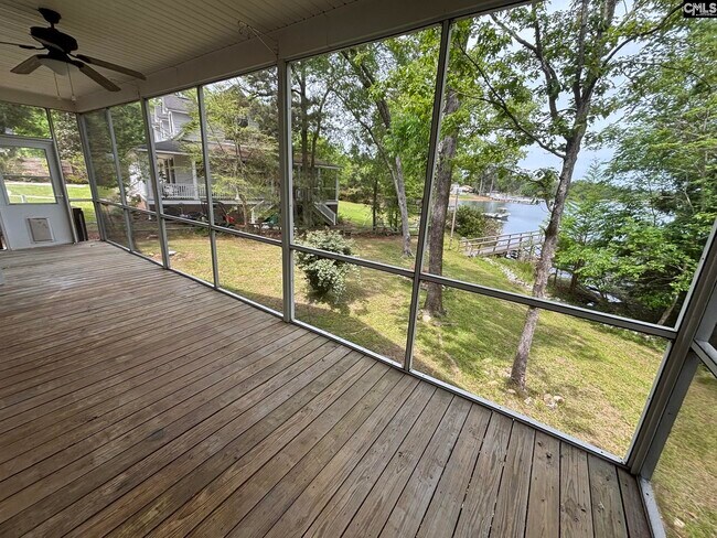 Foto del edificio - 527 Superior Cir