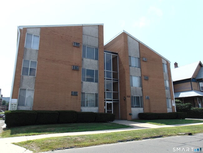 Building Photo - 87 Meadow St
