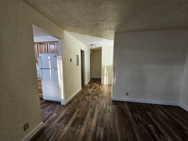 Foto del edificio - Fully updated 2/1 duplex in Gateway area
