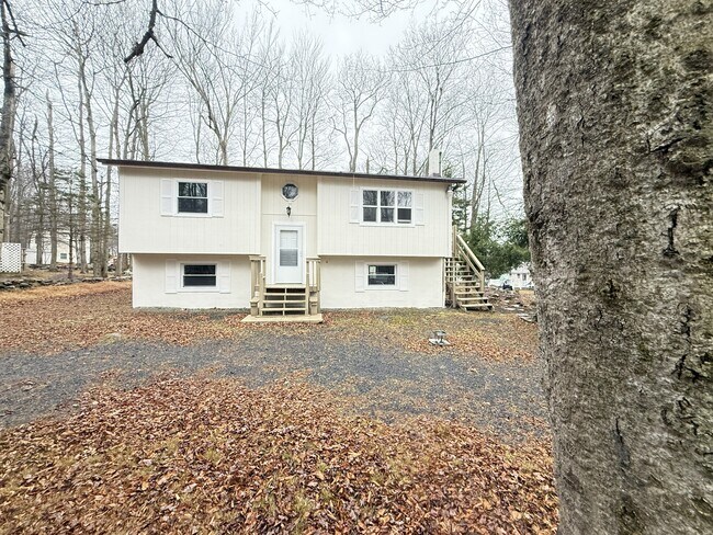 Building Photo - 8066 Red Squirrel Dr