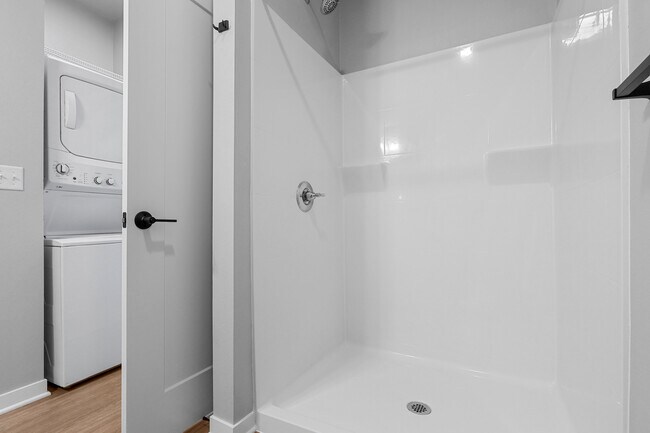 Building Photo - Center Stage