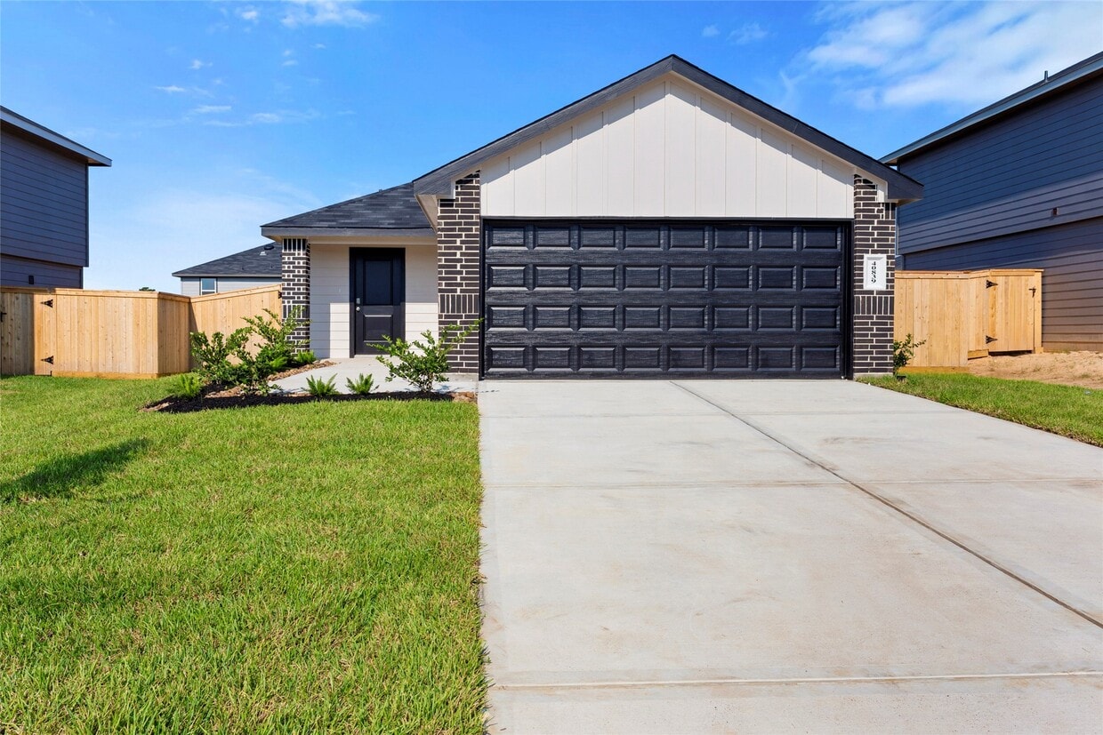 Primary Photo - 40839 Hawthorne Glades St