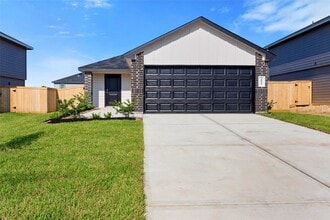 Building Photo - 40839 Hawthorne Glades St