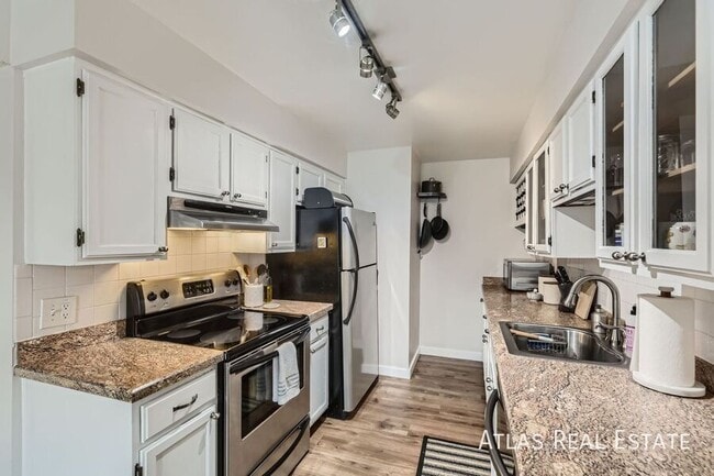 Building Photo - 3141 S Tamarac Dr