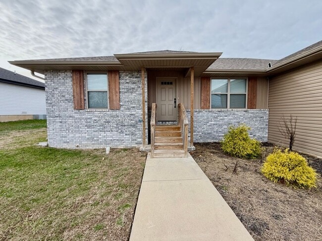 Building Photo - 633 S Southgate Dr