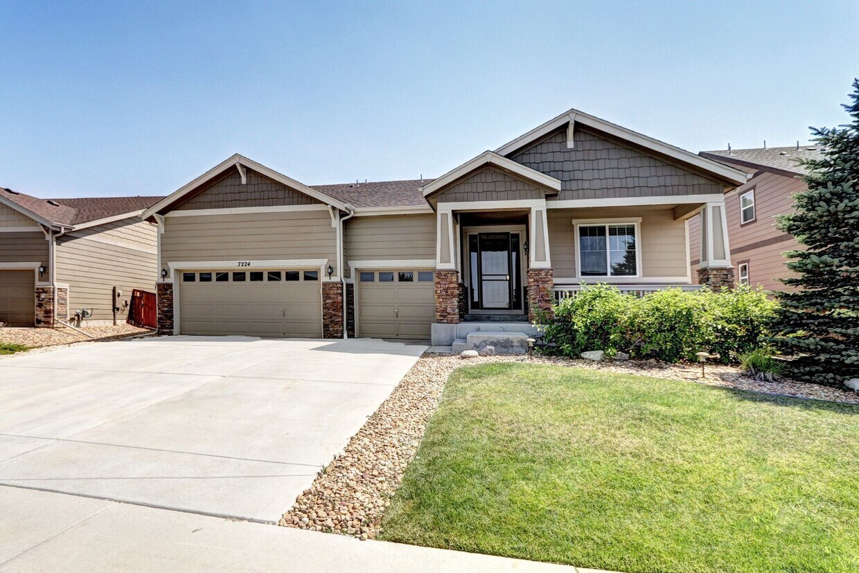 Primary Photo - Location! Villages at Castle Rock 3bed/2.5...