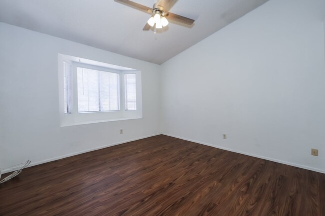 Building Photo - 10043 E Bryonwood Ln
