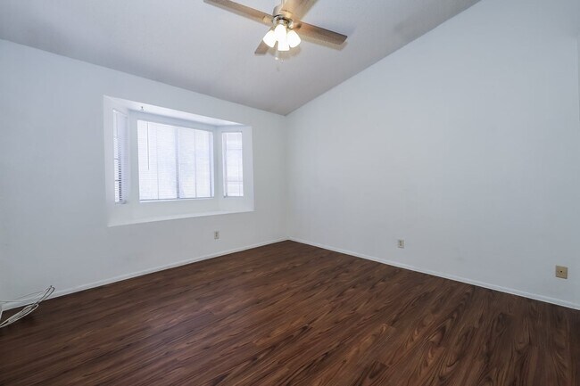 Foto del edificio - 10043 E Bryonwood Ln